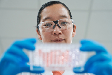 GettyImages-1648451263 Scientist Holding Tray Of Medical Samples In Lab