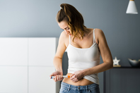 Self injection med device GettyImages-1322057207