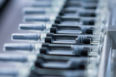 GettyImages-2235582013-prefilled-syringe-liquid-manufacturing GettyImages-2235582013-prefilled-syringe-liquid-manufacturing