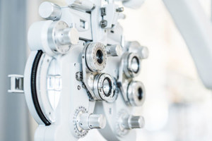 GettyImages-1483234004-opthalmology-machine-eye-exam