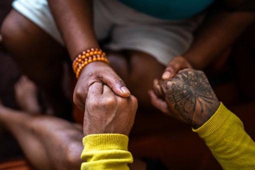 consoling-GettyImages-2190851878