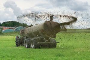 tractor_sludge_Getty-2155530305