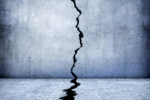 crack running through walls-GettyImages-1083548594