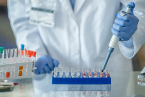 How To Evaluate A Clinical Supply Chain Partner To Meet Vaccine Trial Needs GettyImages-1266357505-vaccine-development-lab