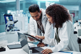 GettyImages-2036497686-lab-team-collaboration-laboratory-tablet-computer