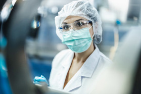 GettyImages-2183428971-lab-cleanroom