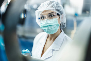 GettyImages-2183428971-lab-cleanroom