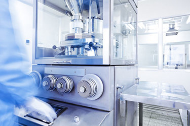 cmo-cdmo-drug-discovery-GettyImages-184944030 (1)