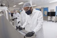 Advanced Manufacturing Training In Academia, New Jersey To California JeffersonInstituteforBioprocessingJIBstudentNafeesNorris-4369copy