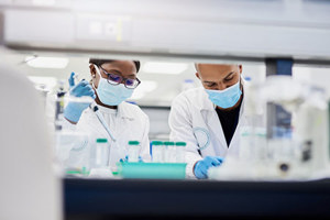 cmo-biologics-GettyImages-1327624070