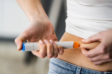 GettyImages-1322057206-self-injection-device-delivery GettyImages-1322057206-self-injection-device-delivery