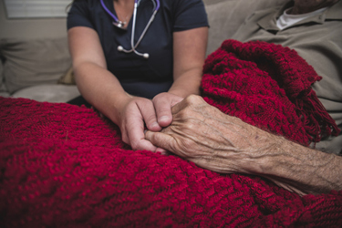 Hospice nurse and patient-GettyImages-895072196 Hospice nurse and patient-GettyImages-895072196