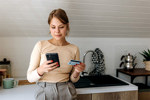 GettyImages-1631438077-Card-payment-patient-phone