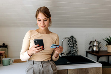 GettyImages-1631438077-Card-payment-patient-phone
