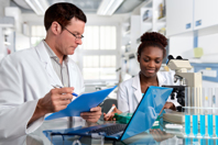 GettyImages-862197296-lab-team-test tube