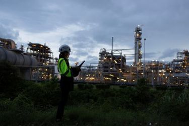 GettyImages-2155660194 power plant engineer GettyImages-2155660194 power plant engineer