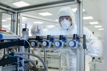 GettyImages-1087219744-cleanroom-tubing-scientist GettyImages-1087219744-cleanroom-tubing-scientist