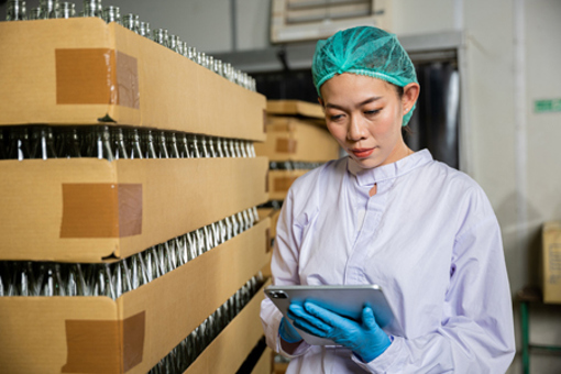 Quality control, beverage-GettyImages-2045080971
