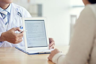 GettyImages-872291756-tablet-patient-doctor-clipboard
