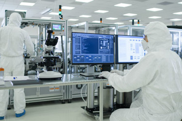 Cleanroom Faciliy GettyImages-1087218962