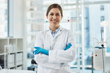 GettyImages-1185624320-scientist-lab-smiling GettyImages-1185624320-scientist-lab-smiling
