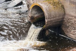 GettyImages-2192658958 sewer overflow