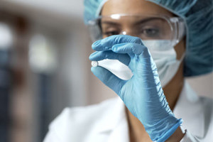 Non-Destructive 2D-And 3D Imaging Solution For Tablets And Capsules Scientist-with-tablet-GettyImages-950594528