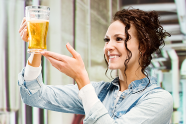 GettyImages-1225439490-woman-beer-brewer