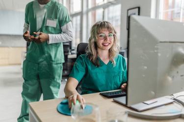 healthcare workers collaborate-GettyImages-2257620029