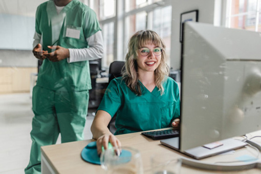 healthcare workers collaborate-GettyImages-2257620029