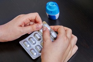 GettyImages-1182324435-Dry Powder Inhaler_Capsule