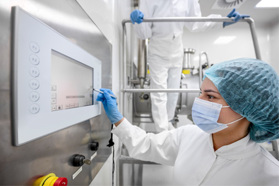 4 Major Milestones Of Tech Transfer GettyImages-1419815036-Pharm Tech- technology- screen-scientist