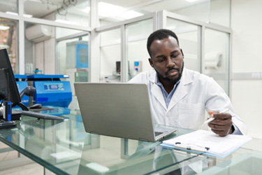 medical workder in laboratory-GettyImages-1635838020