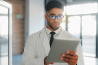 GettyImages-1429005105-scientist-ipad-software-management