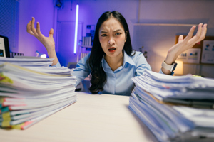Woman overwhelmed work-GettyImages-2185215829