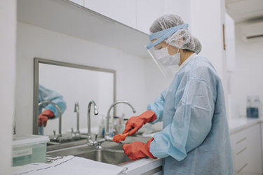 med-device-implants-GettyImages-1288230443