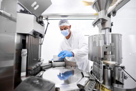 GettyImages-1421401884 manufacturing