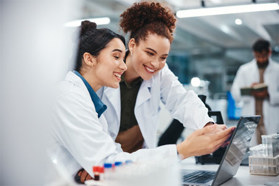 Reshaping Drug Development With 3D Screen Printing GettyImages-2166388455-scientists-computer-screen-smiling-equipment