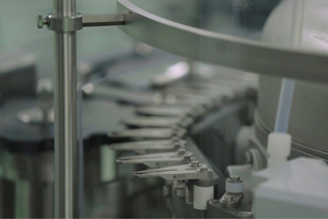 GettyImages-1437991224-pharma-equipment-mixing
