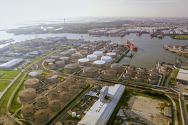 Oil refinery-GettyImages-1391573084