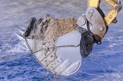 dredging with excavator-GettyImages-468573415