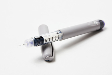 GettyImages-1372952127 Insulin pen on white background