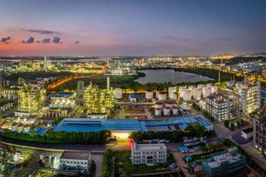Aerial view of oil refinery-GettyImages-2207495602 Aerial view of oil refinery-GettyImages-2207495602