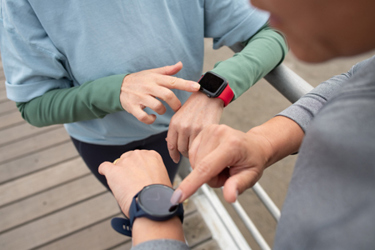 checking pulse after training-GettyImages-1405814556 checking pulse after training-GettyImages-1405814556
