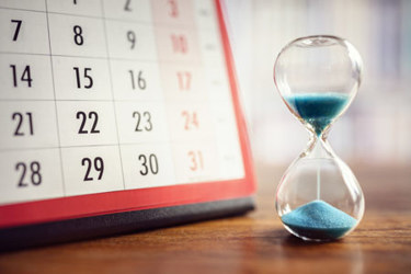 Calendar and hourglass-GettyImages-886661830 Calendar and hourglass-GettyImages-886661830