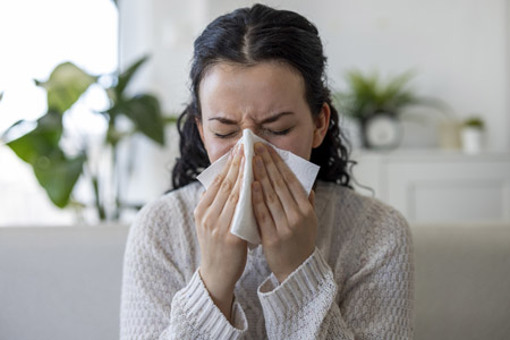 cold, flu, influenza, virus, allergies, rhinitis-GettyImages-2265566626