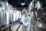 GettyImages-1097343012 lab, production, manufacturing, bioprocessing