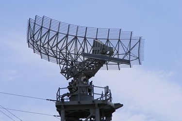 640px-HMAS_Adelaide_FFG01_main_radar_Dish