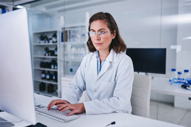 GettyImages-1297393276 Scientist using computer in lab