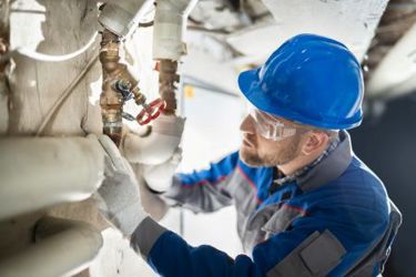GettyImages-1204813771 valve inspection